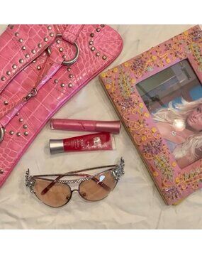 💋Paris Hilton Prize Pack from "Pledge This!" with Valentino Sunglasses!💋